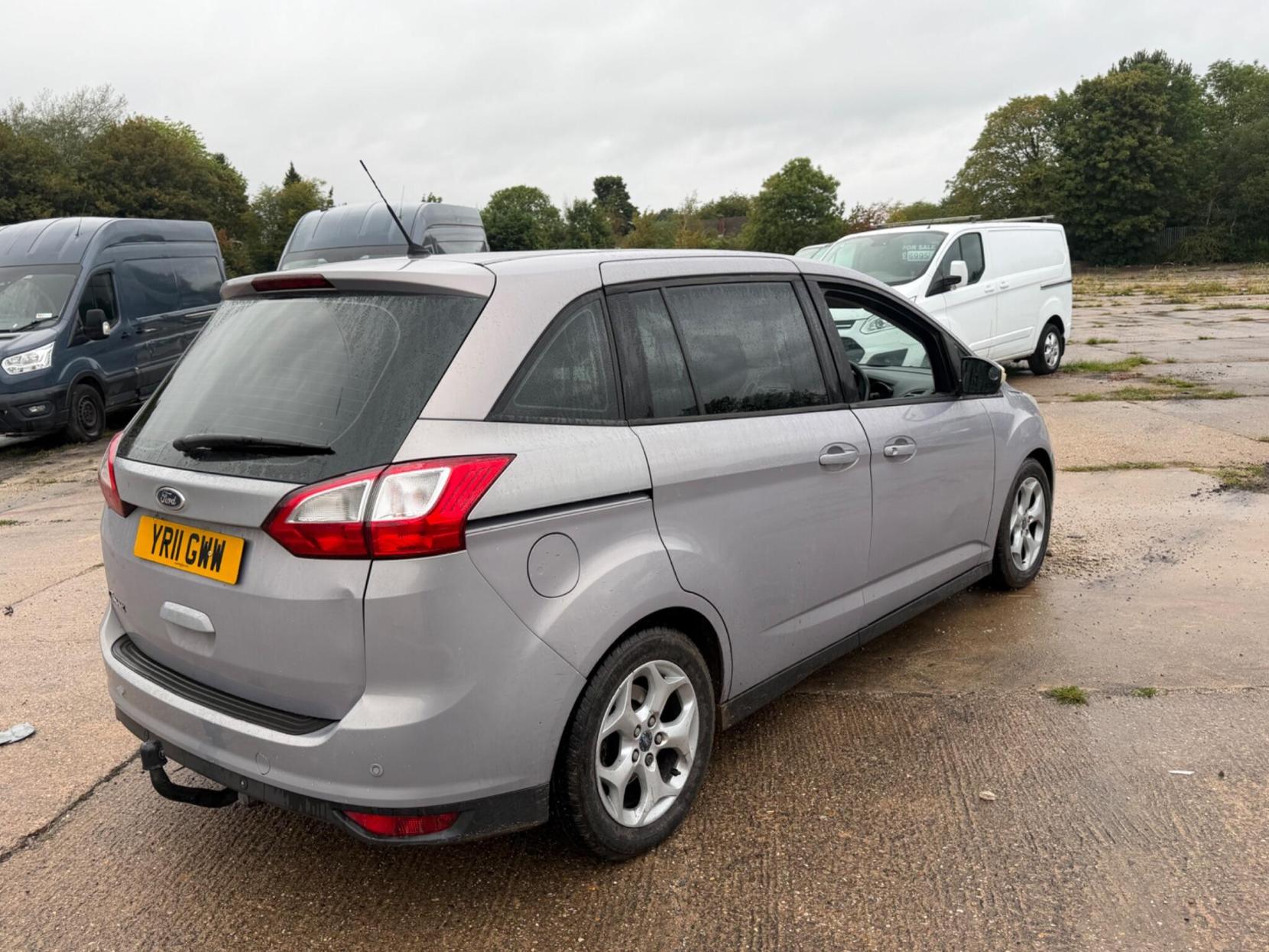 2011 Ford Grand C-Max 1.6 TDCi Zetec Euro 5 5dr - Thumbnail 7