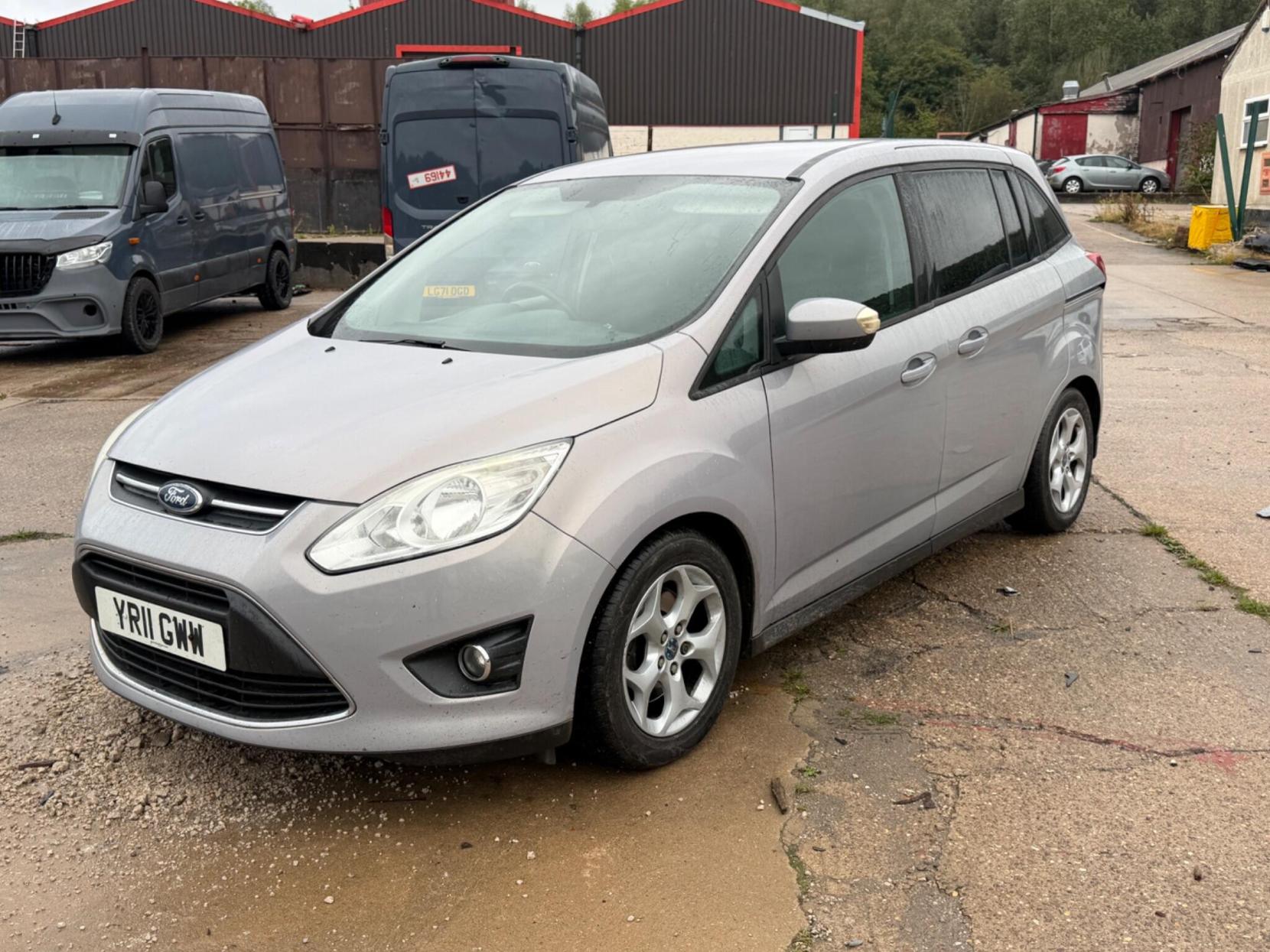 2011 Ford Grand C-Max 1.6 TDCi Zetec Euro 5 5dr - Thumbnail 3