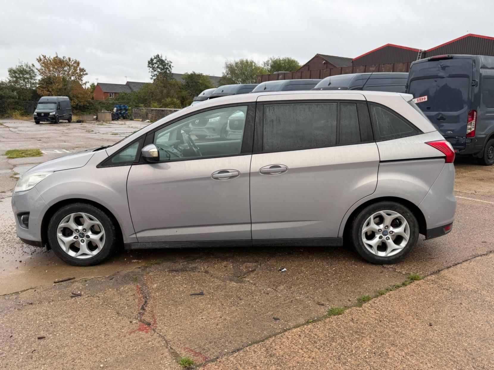 2011 Ford Grand C-Max 1.6 TDCi Zetec Euro 5 5dr - Thumbnail 4