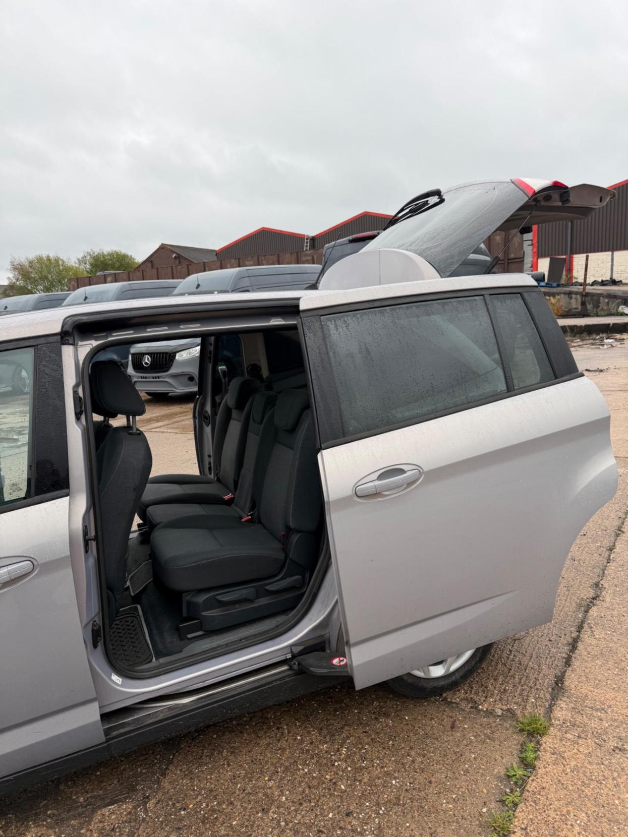 2011 Ford Grand C-Max 1.6 TDCi Zetec Euro 5 5dr - Thumbnail 8