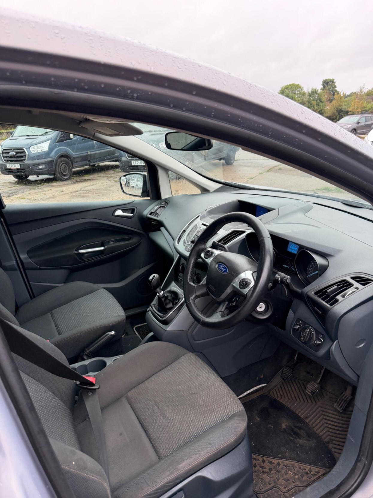 2011 Ford Grand C-Max 1.6 TDCi Zetec Euro 5 5dr - Thumbnail 11