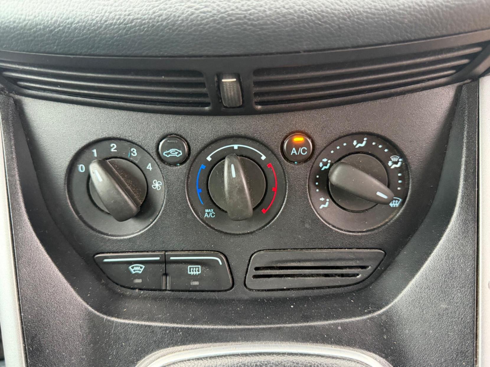 2011 Ford Grand C-Max 1.6 TDCi Zetec Euro 5 5dr - Thumbnail 16