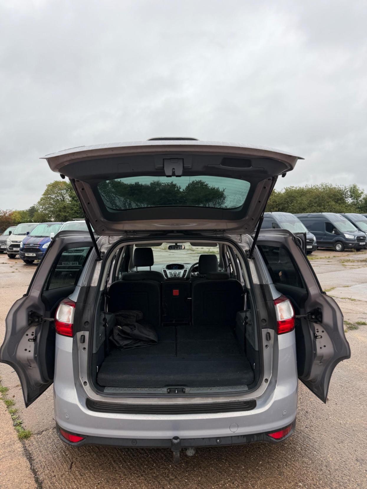 2011 Ford Grand C-Max 1.6 TDCi Zetec Euro 5 5dr - Thumbnail 10