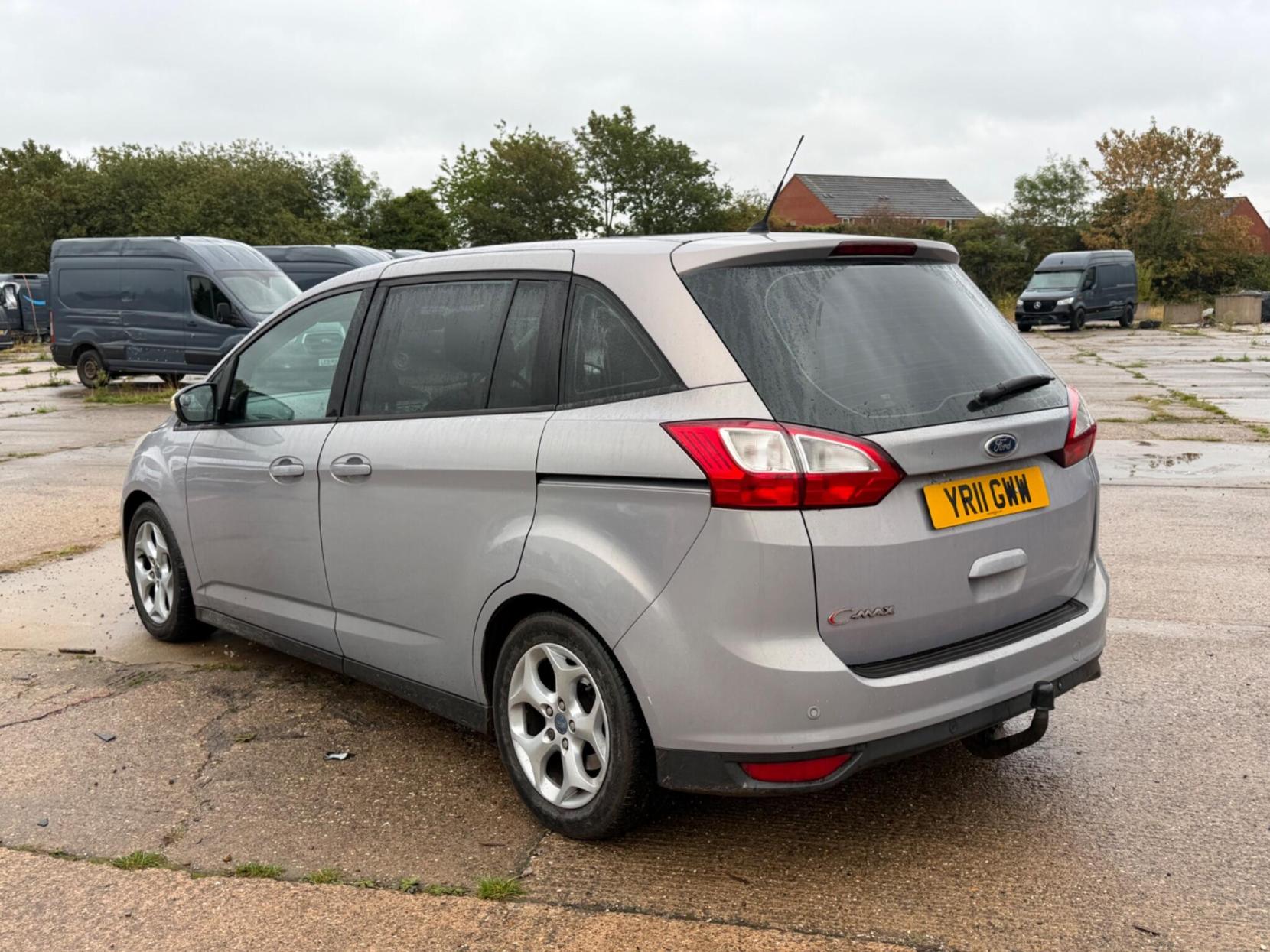 2011 Ford Grand C-Max 1.6 TDCi Zetec Euro 5 5dr - Thumbnail 5