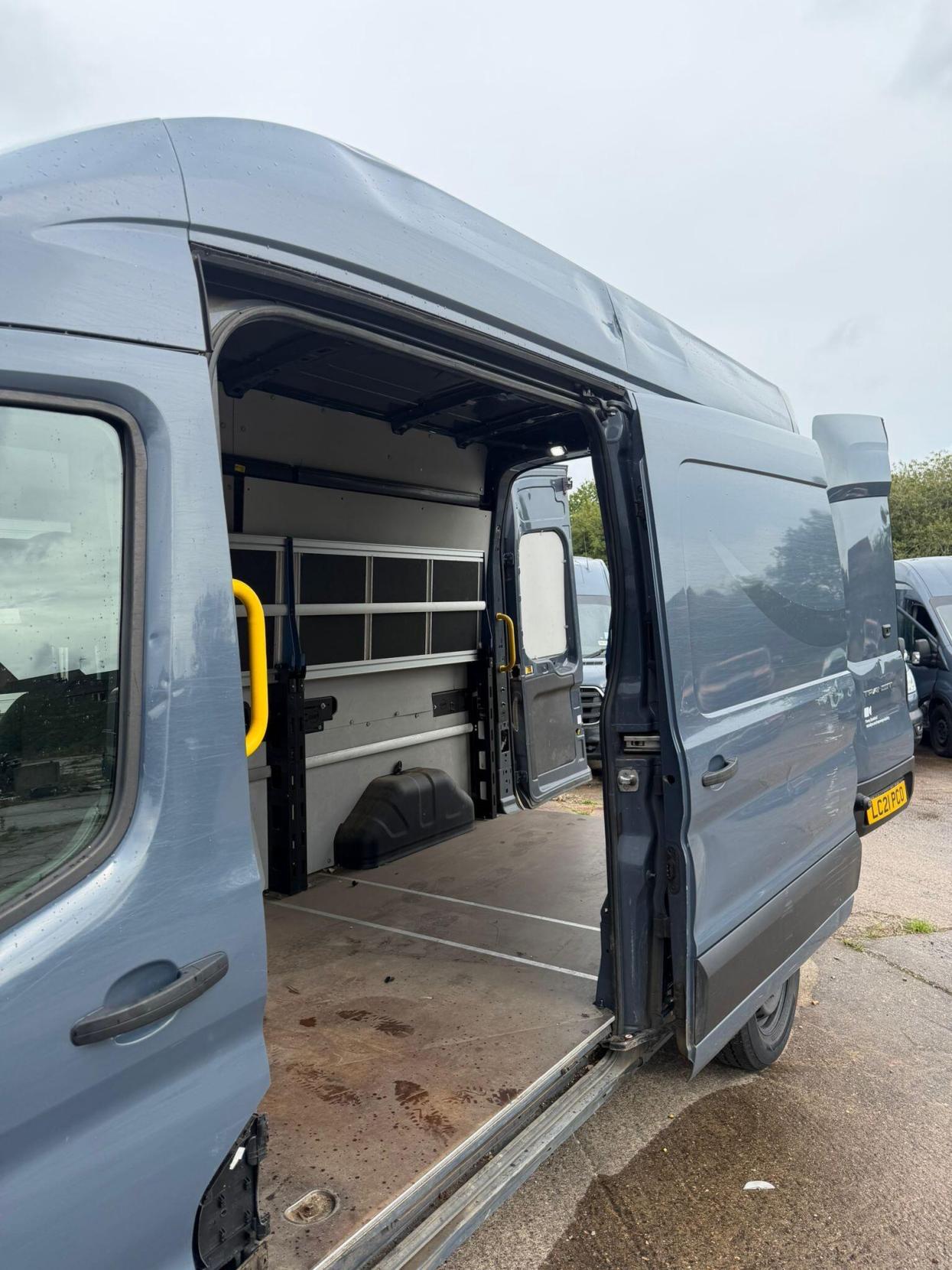 2021 Ford Transit 2.0 350 EcoBlue Trend FWD L3 H3 Euro 6 (s/s) 5dr - Thumbnail 15