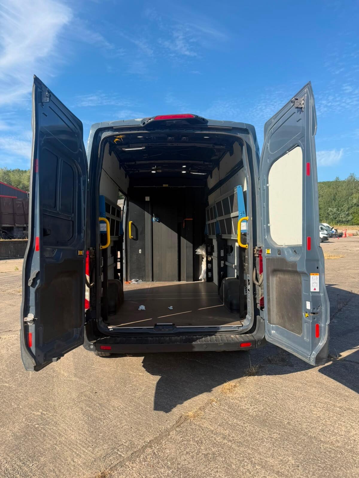 2021 Ford Transit 2.0 350 EcoBlue Trend FWD L3 H3 Euro 6 (s/s) 5dr - Thumbnail 15
