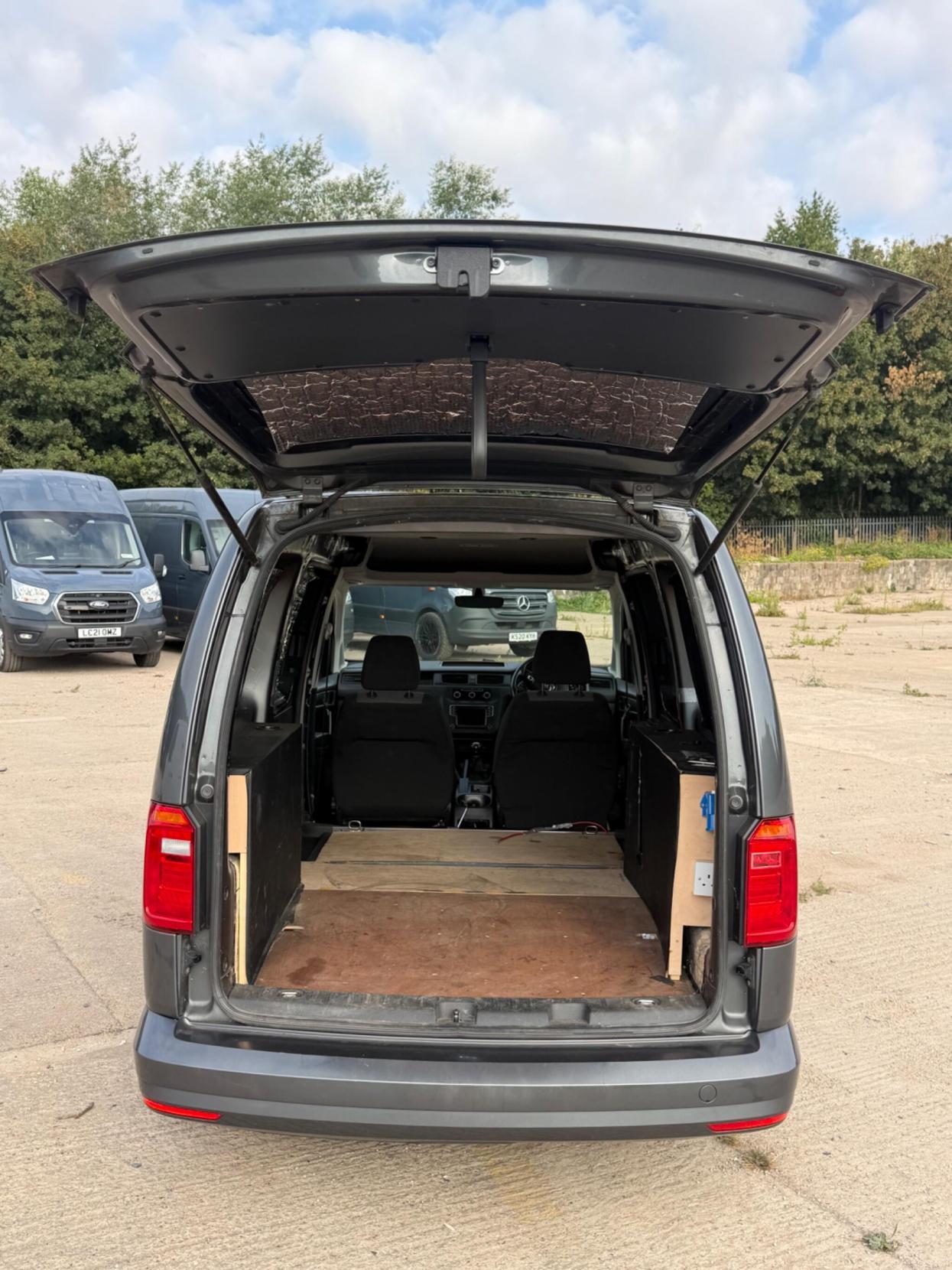 2020 Volkswagen Caddy Maxi 2.0 TDI C20 Highline Panel Van 6dr Diesel Manual LWB Euro 6 (s/s) (102 ps) - Thumbnail 8