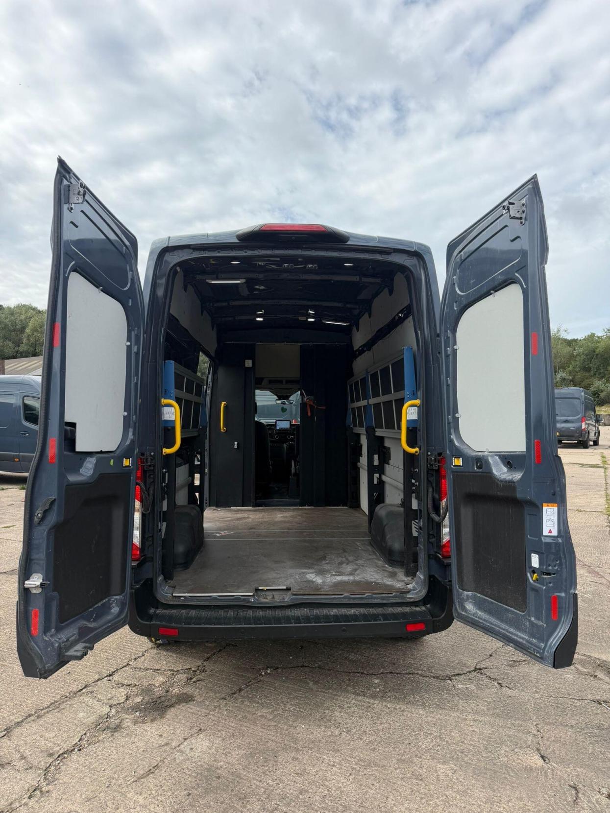 2021 Ford Transit 2.0 350 EcoBlue Trend FWD L3 H3 Euro 6 (s/s) 5dr - Thumbnail 16