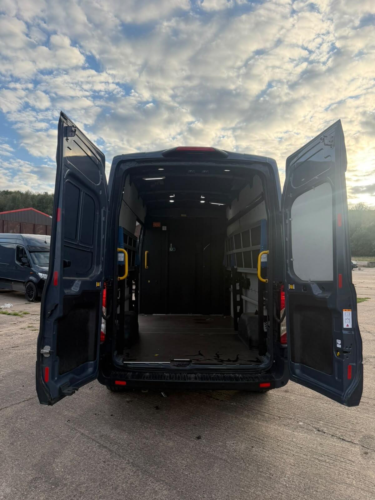 2021 Ford Transit 2.0 350 EcoBlue Trend FWD L3 H3 Euro 6 (s/s) 5dr - Thumbnail 15