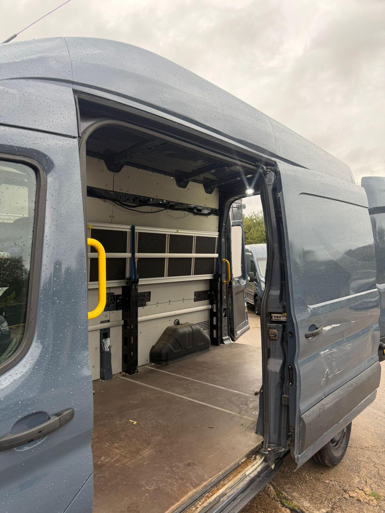2021 Ford Transit 2.0 350 EcoBlue Trend FWD L3 H3 Euro 6 (s/s) 5dr - Thumbnail 14