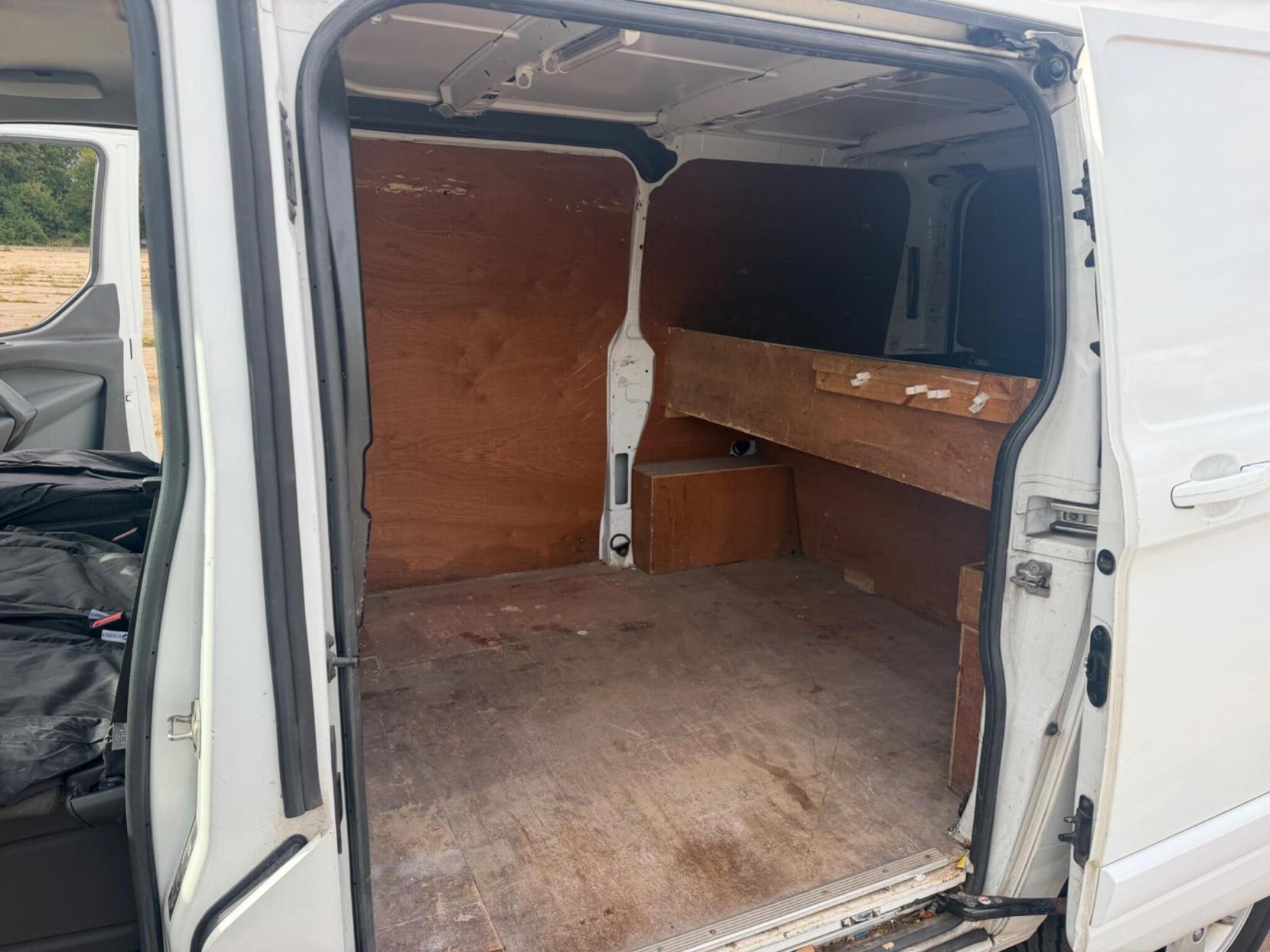 2017 Ford Transit Custom 2.0 TDCi 310 Limited L1 H1 5dr - Thumbnail 17