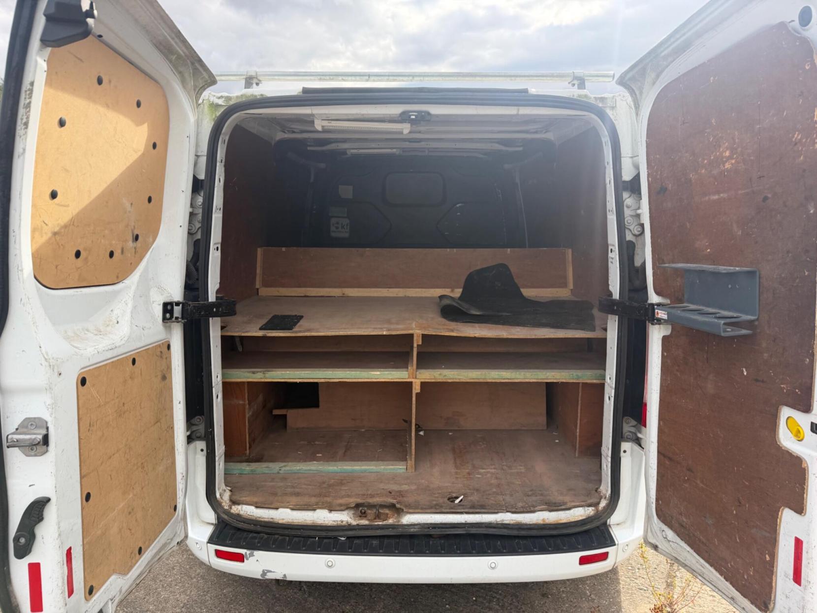 2017 Ford Transit Custom 2.0 TDCi 310 Limited L1 H1 5dr - Thumbnail 16