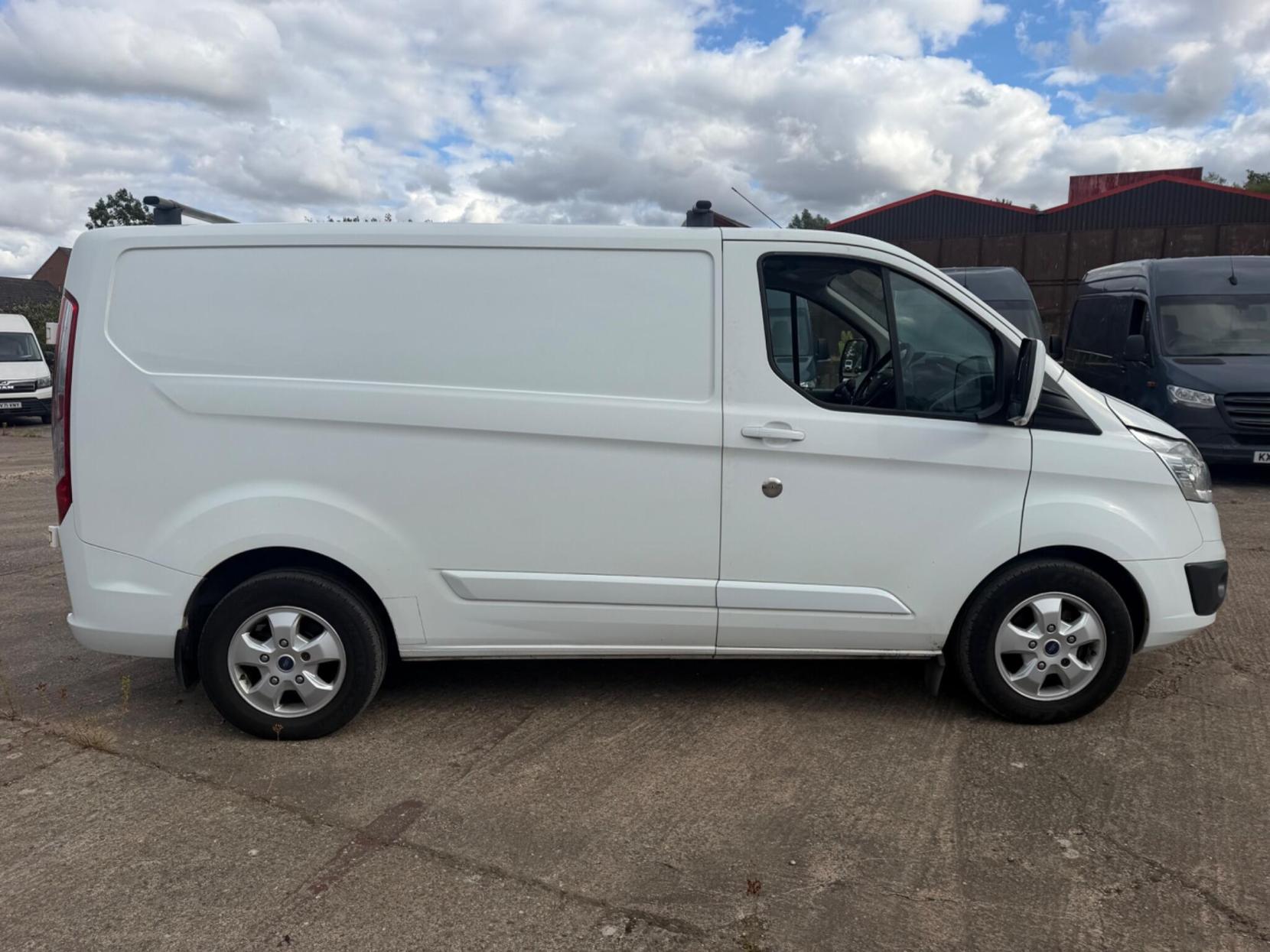 2017 Ford Transit Custom 2.0 TDCi 310 Limited L1 H1 5dr - Thumbnail 8