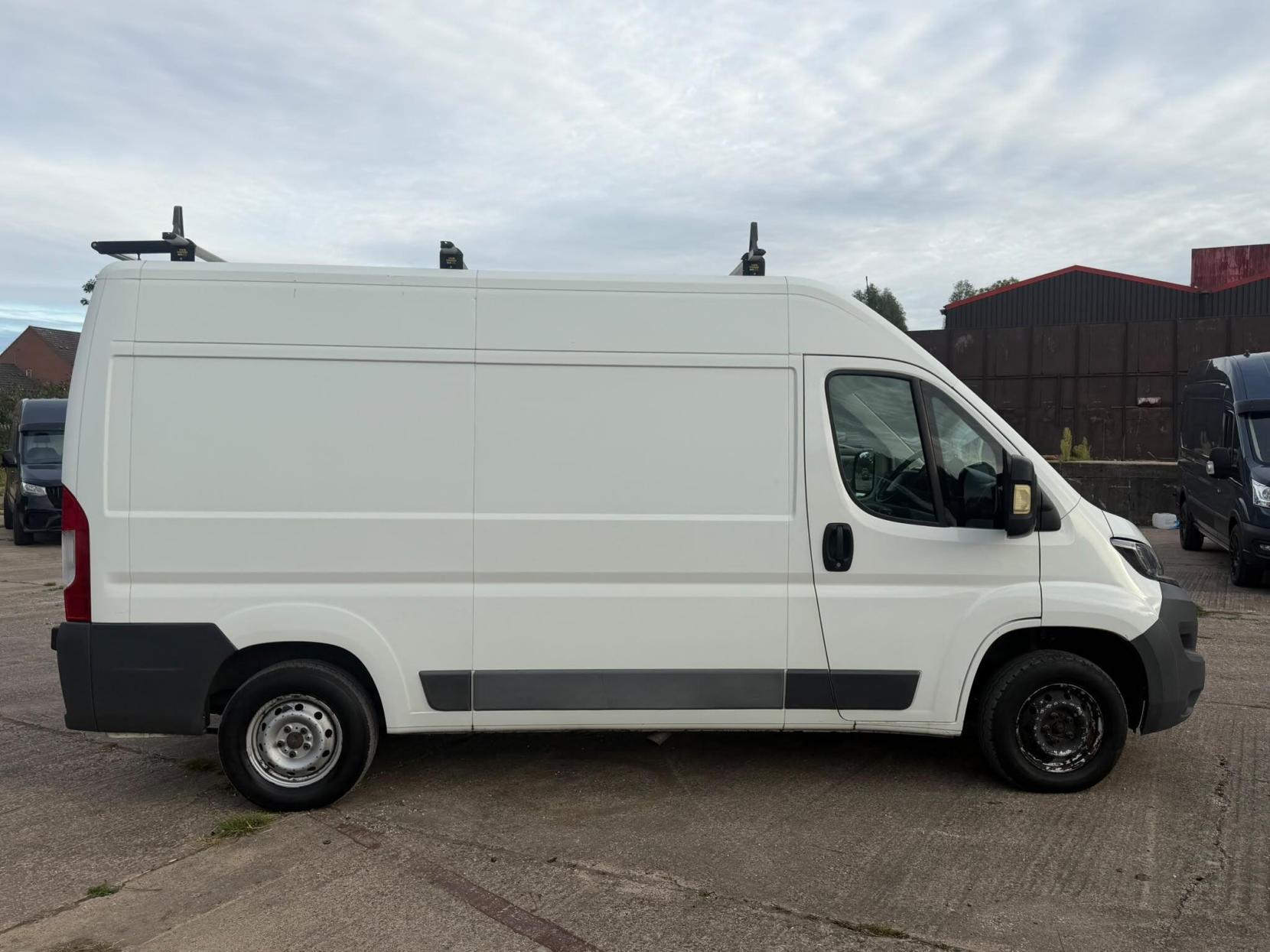 2017 Peugeot Boxer 2.0 BlueHDi 335 Professional L2 H2 Euro 6 5dr - Thumbnail 8
