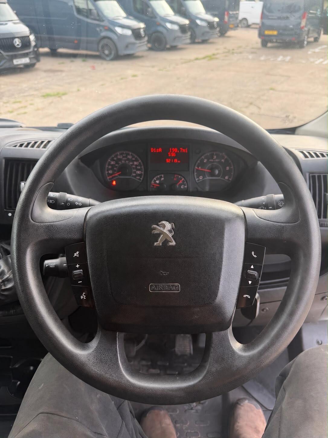 2017 Peugeot Boxer 2.0 BlueHDi 335 Professional L2 H2 Euro 6 5dr - Thumbnail 10