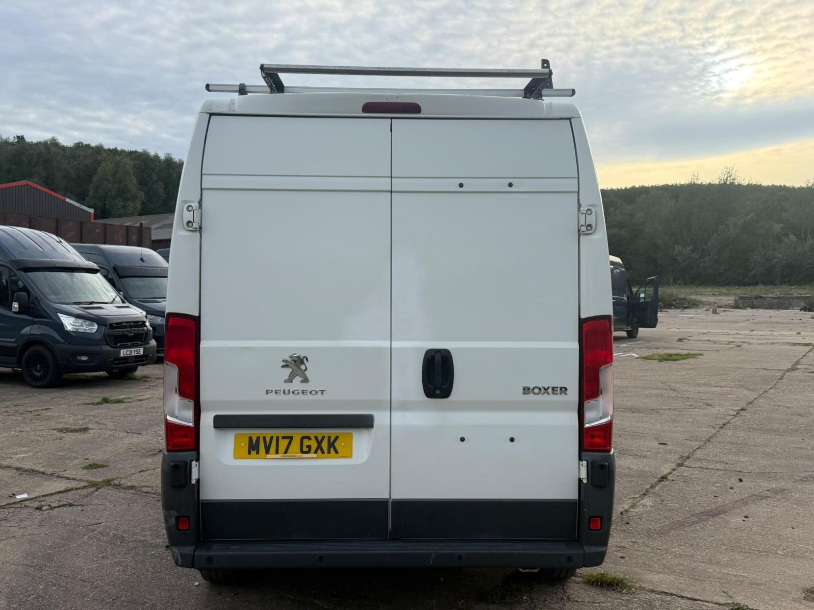 2017 Peugeot Boxer 2.0 BlueHDi 335 Professional L2 H2 Euro 6 5dr - Thumbnail 6