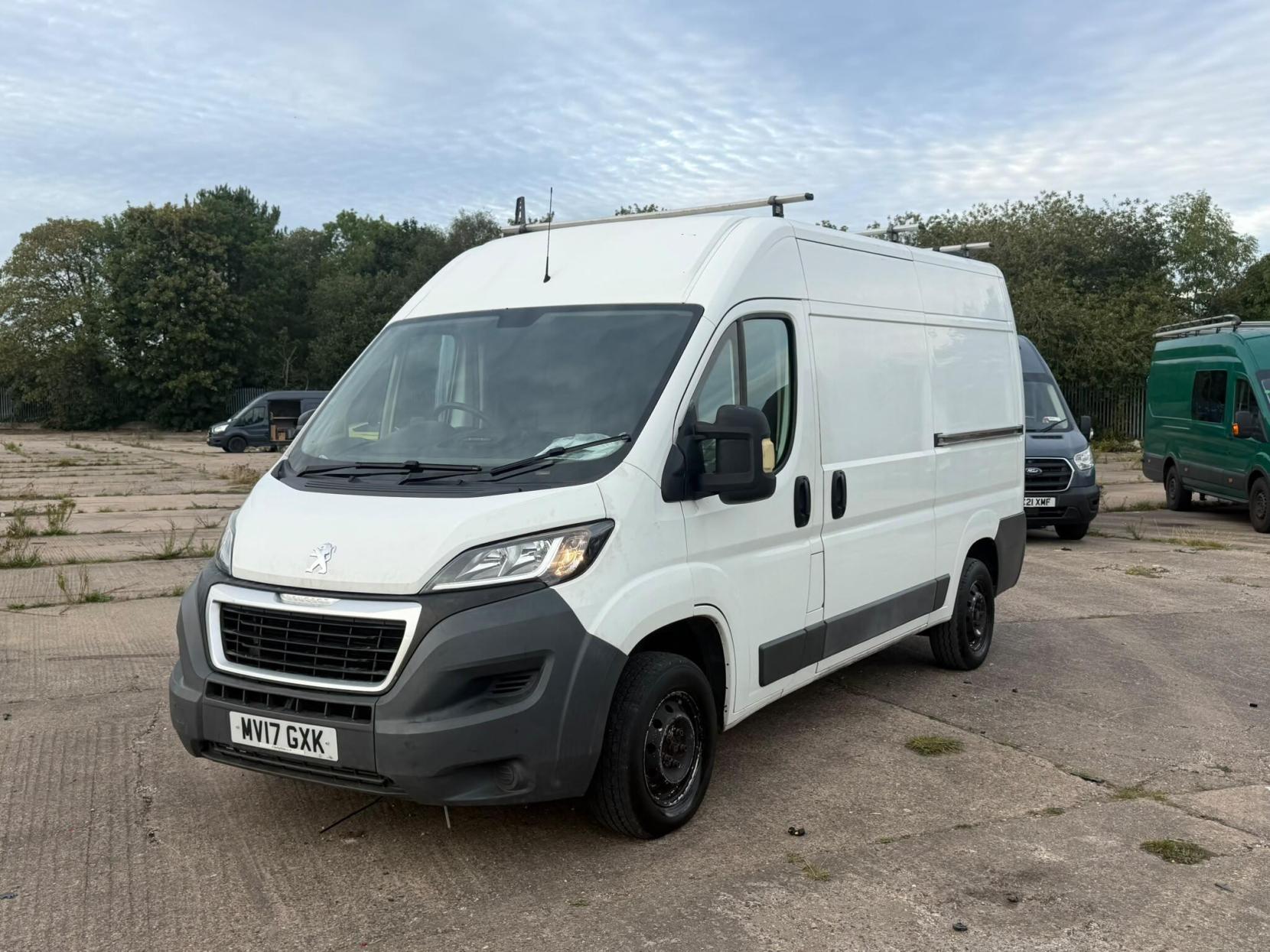 2017 Peugeot Boxer 2.0 BlueHDi 335 Professional L2 H2 Euro 6 5dr - Thumbnail 3