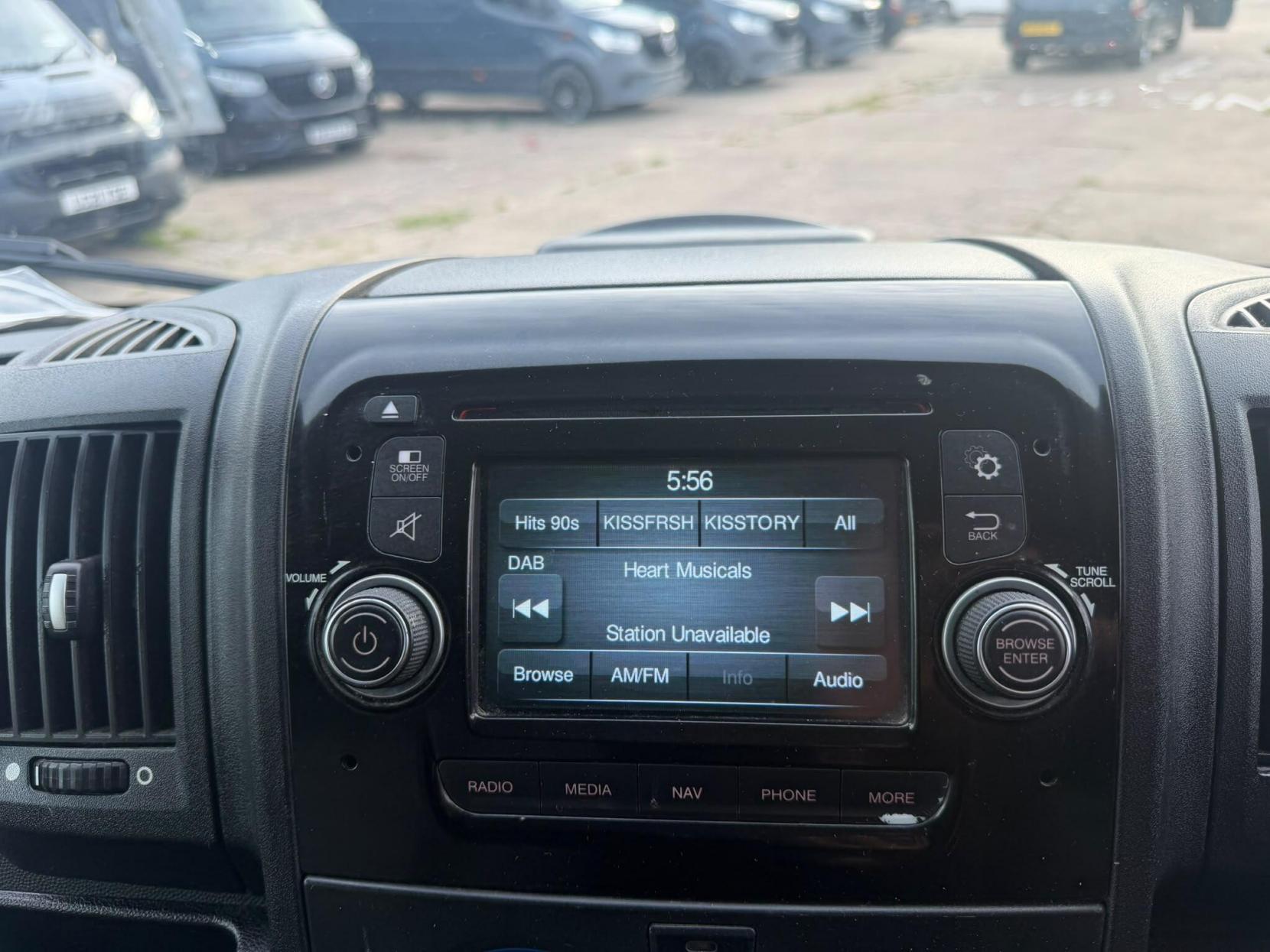 2017 Peugeot Boxer 2.0 BlueHDi 335 Professional L2 H2 Euro 6 5dr - Thumbnail 12