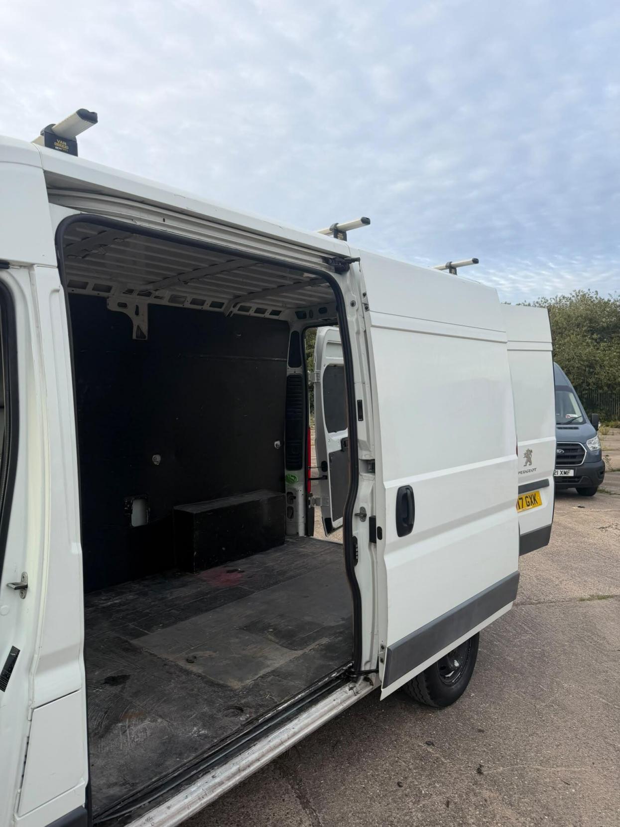 2017 Peugeot Boxer 2.0 BlueHDi 335 Professional L2 H2 Euro 6 5dr - Thumbnail 14