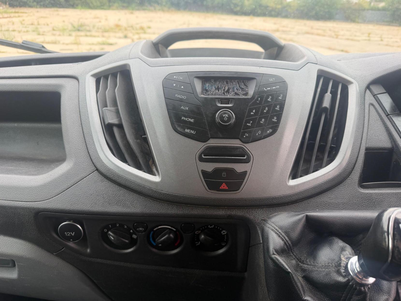 2016 Ford Transit 2.2 TDCi 350 RWD L3 H1 Euro 5 4dr (DRW) - Thumbnail 15