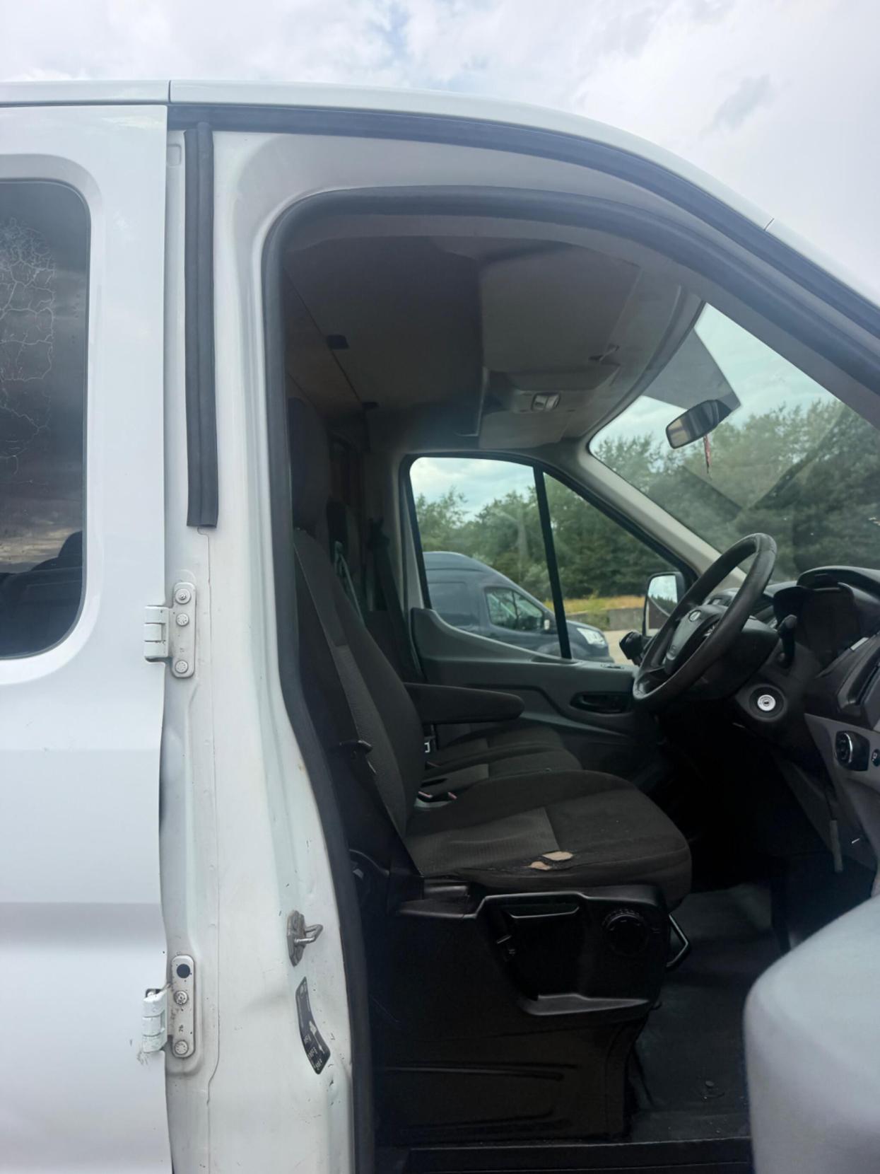 2016 Ford Transit 2.2 TDCi 350 RWD L3 H1 Euro 5 4dr (DRW) - Thumbnail 17