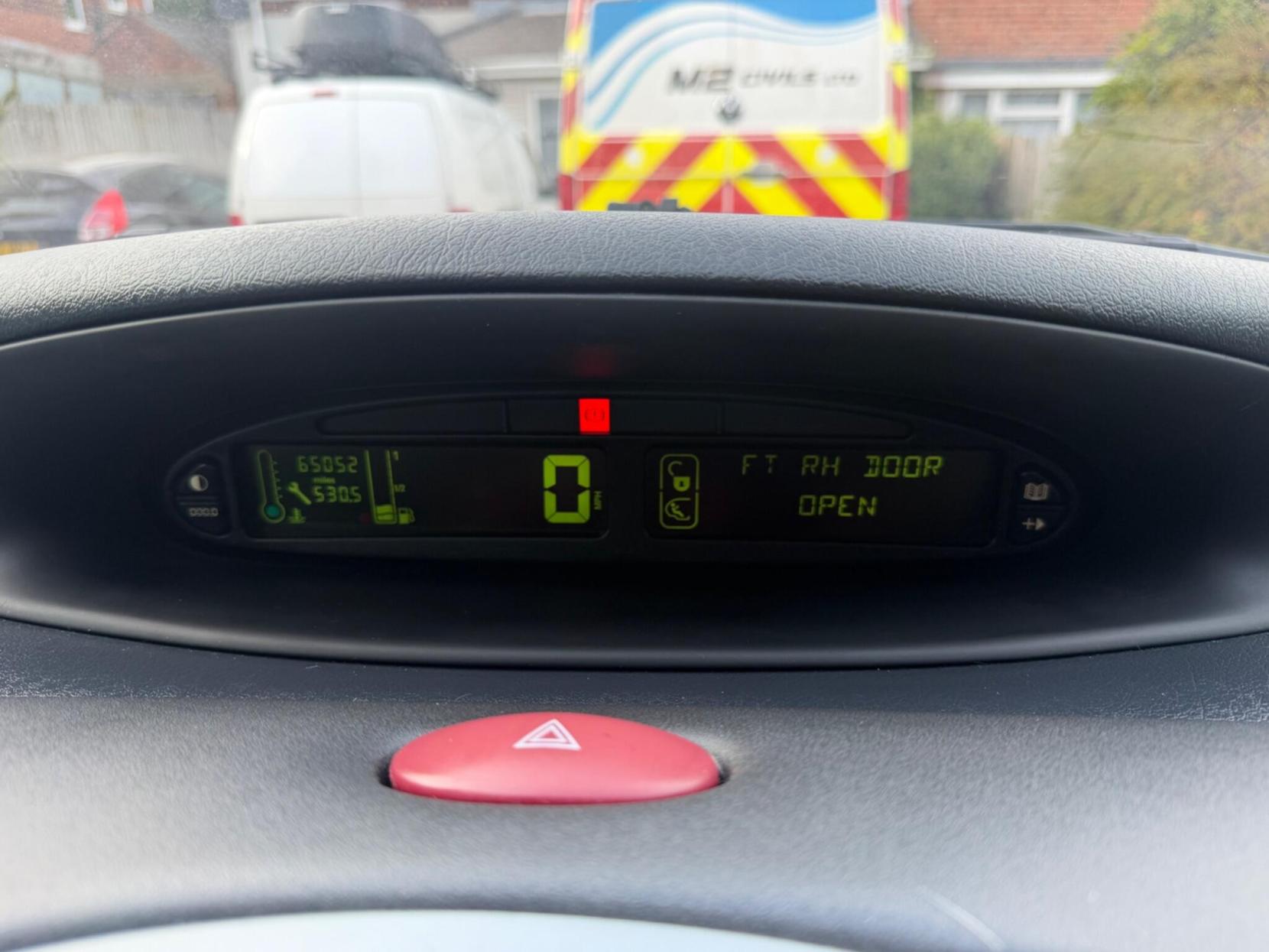 2006 Citroen Xsara Picasso 1.6i 16V Desire MPV 5dr Petrol Manual (172 g/km, 110 bhp) - Thumbnail 12