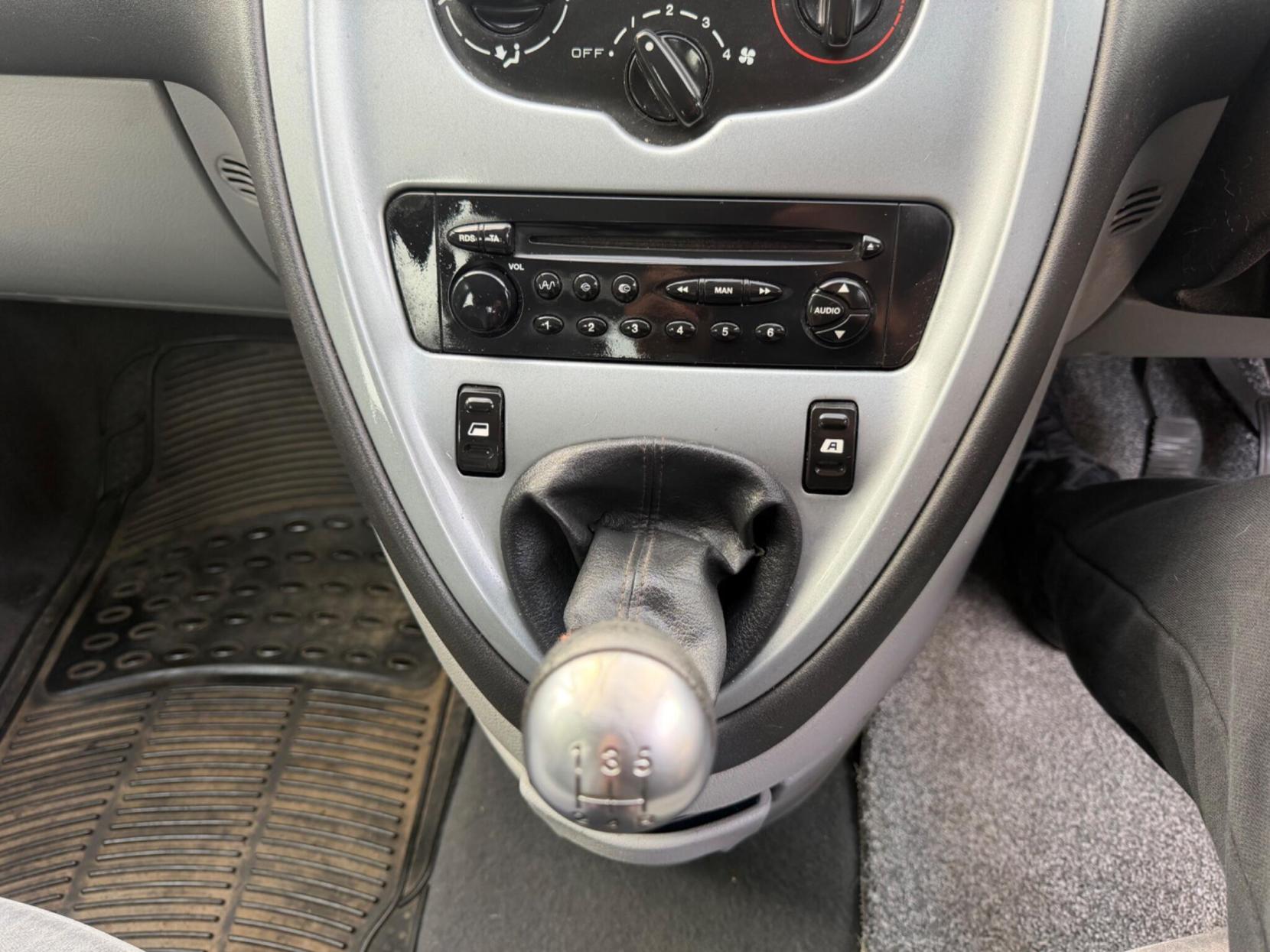 2006 Citroen Xsara Picasso 1.6i 16V Desire MPV 5dr Petrol Manual (172 g/km, 110 bhp) - Thumbnail 15