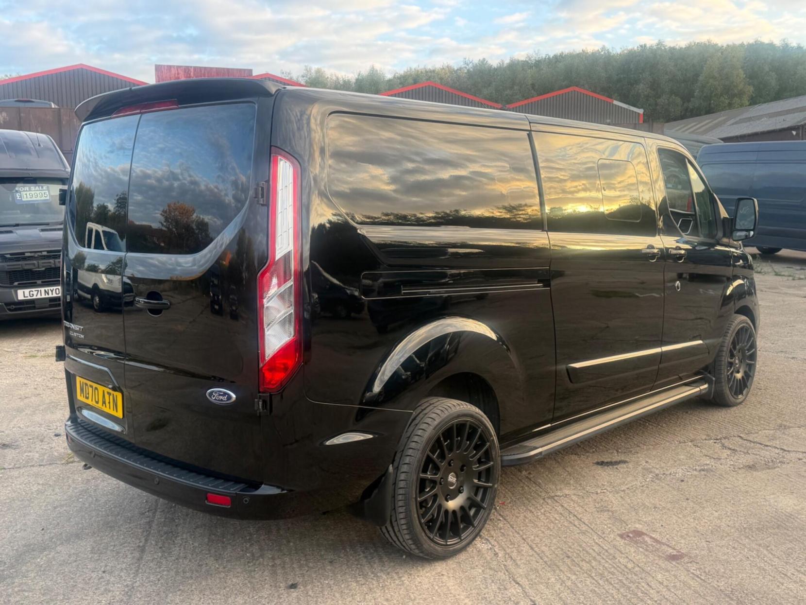 2021 Ford Transit Custom 2.0 320 EcoBlue Limited Crew Van Auto L2 H1 Euro 6 (s/s) 5dr - Thumbnail 7