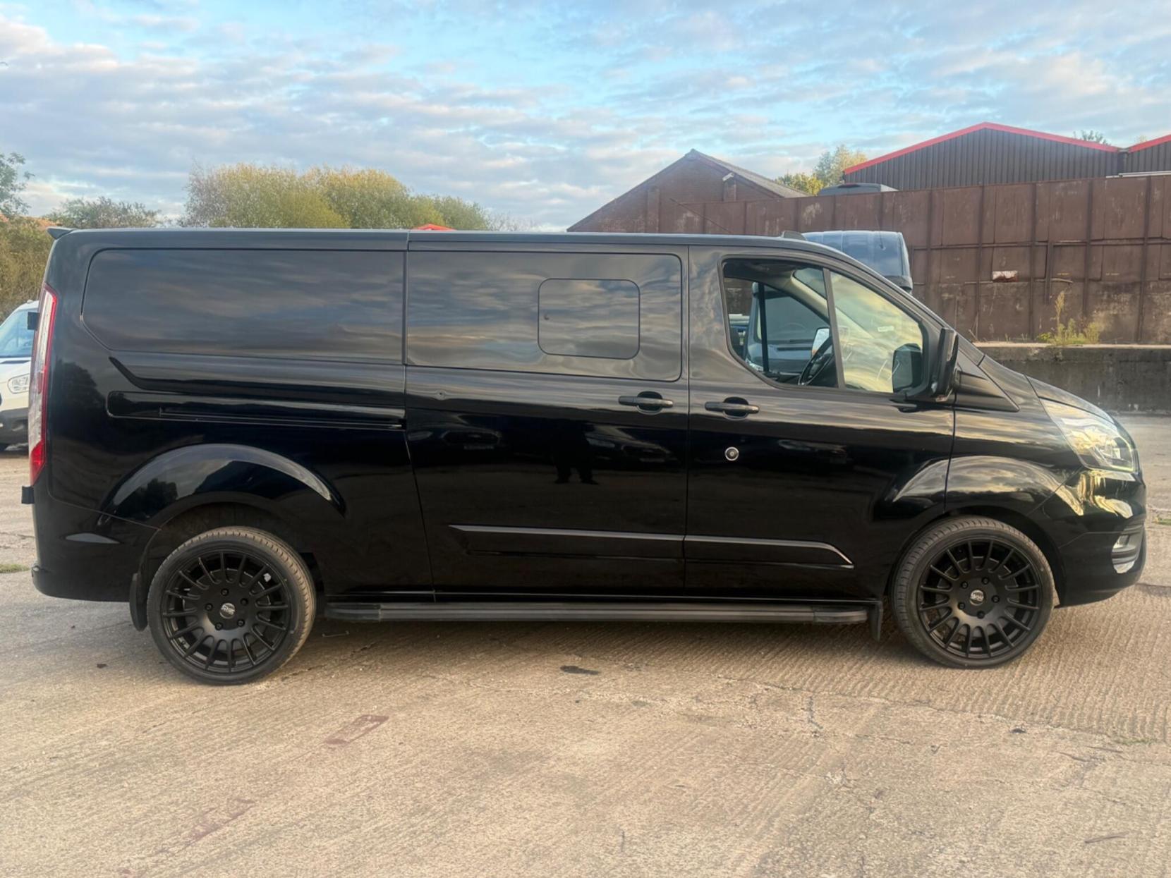 2021 Ford Transit Custom 2.0 320 EcoBlue Limited Crew Van Auto L2 H1 Euro 6 (s/s) 5dr - Thumbnail 8