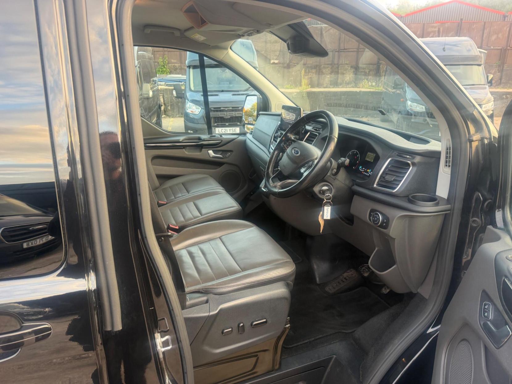 2021 Ford Transit Custom 2.0 320 EcoBlue Limited Crew Van Auto L2 H1 Euro 6 (s/s) 5dr - Thumbnail 11