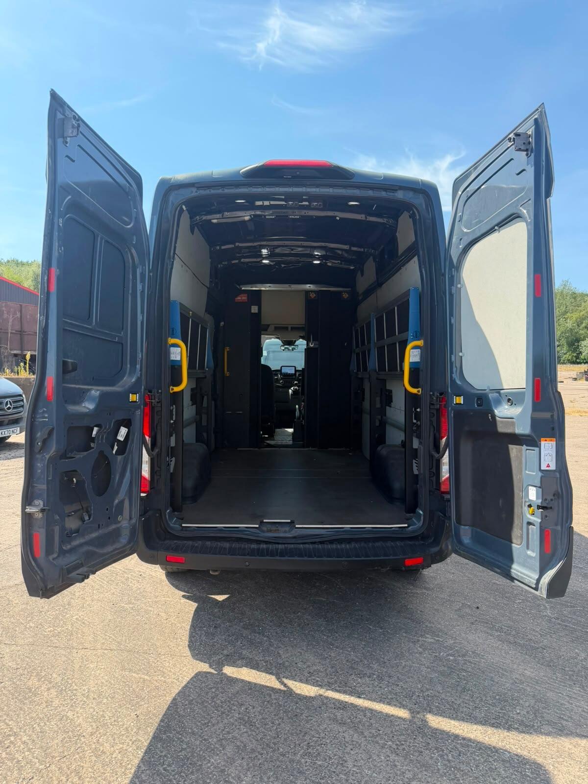 2021 Ford Transit 2.0 350 EcoBlue Trend FWD L3 H3 Euro 6 (s/s) 5dr - Thumbnail 15