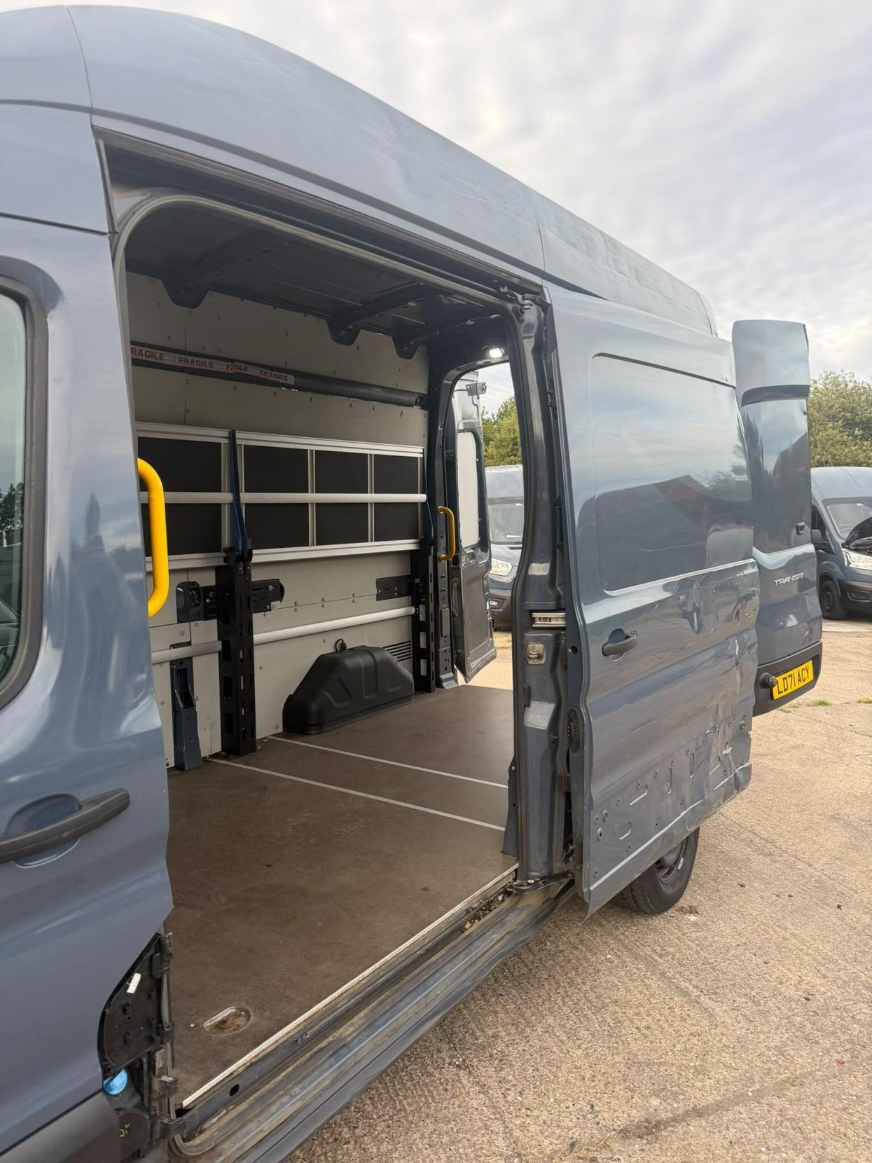 2021 Ford Transit 2.0 350 EcoBlue Trend FWD L3 H3 Euro 6 (s/s) 5dr - Thumbnail 14