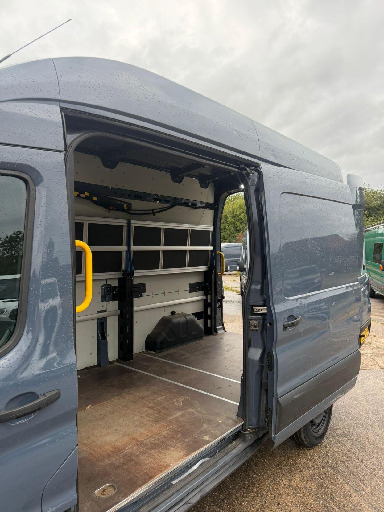 2021 Ford Transit 2.0 350 EcoBlue Trend FWD L3 H3 Euro 6 (s/s) 5dr - Thumbnail 14