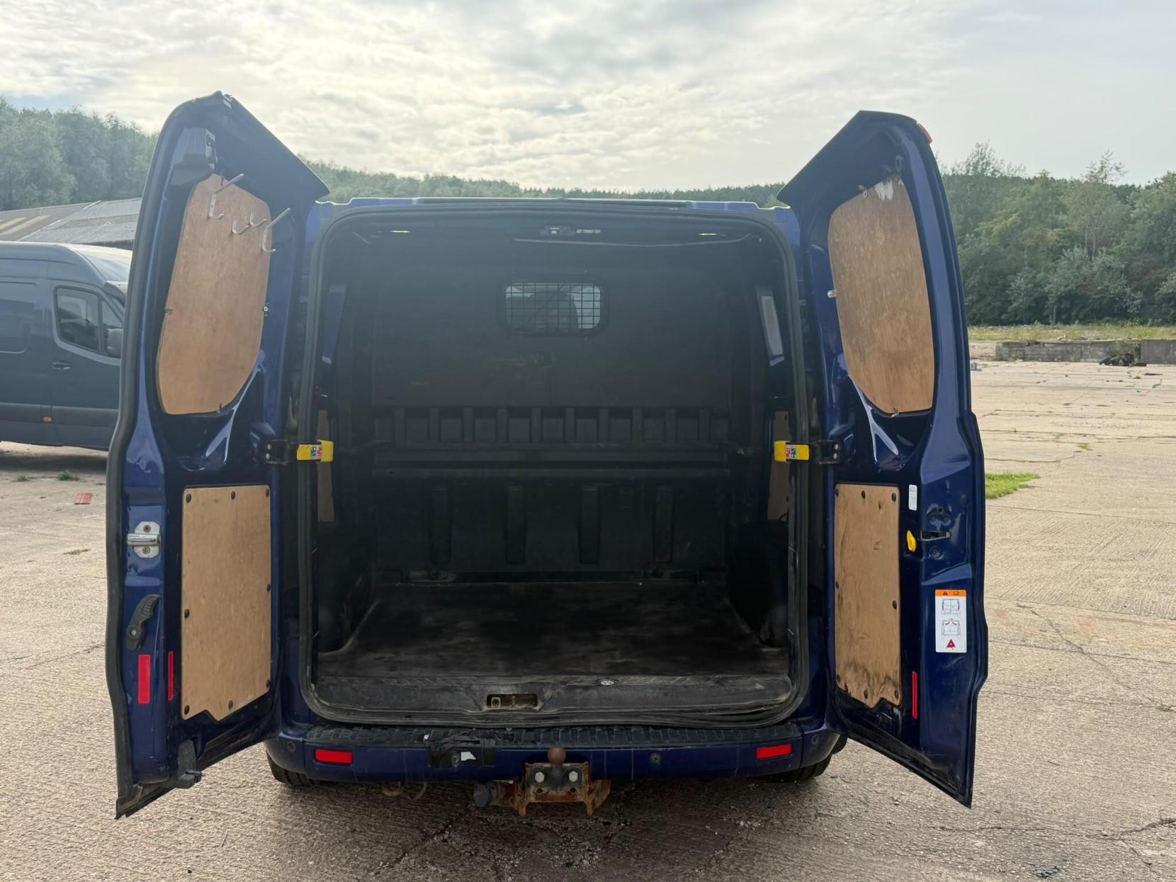 2014 Ford Transit Custom 2.2 TDCi 290 Limited L1 H1 6dr - Thumbnail 8