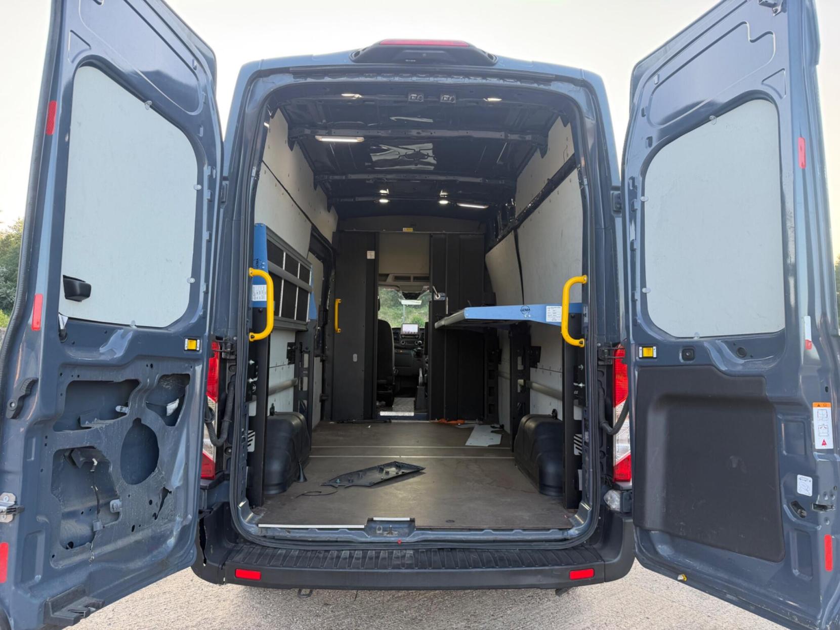 2021 Ford Transit 2.0 350 EcoBlue Trend FWD L3 H3 Euro 6 (s/s) 5dr - Thumbnail 13