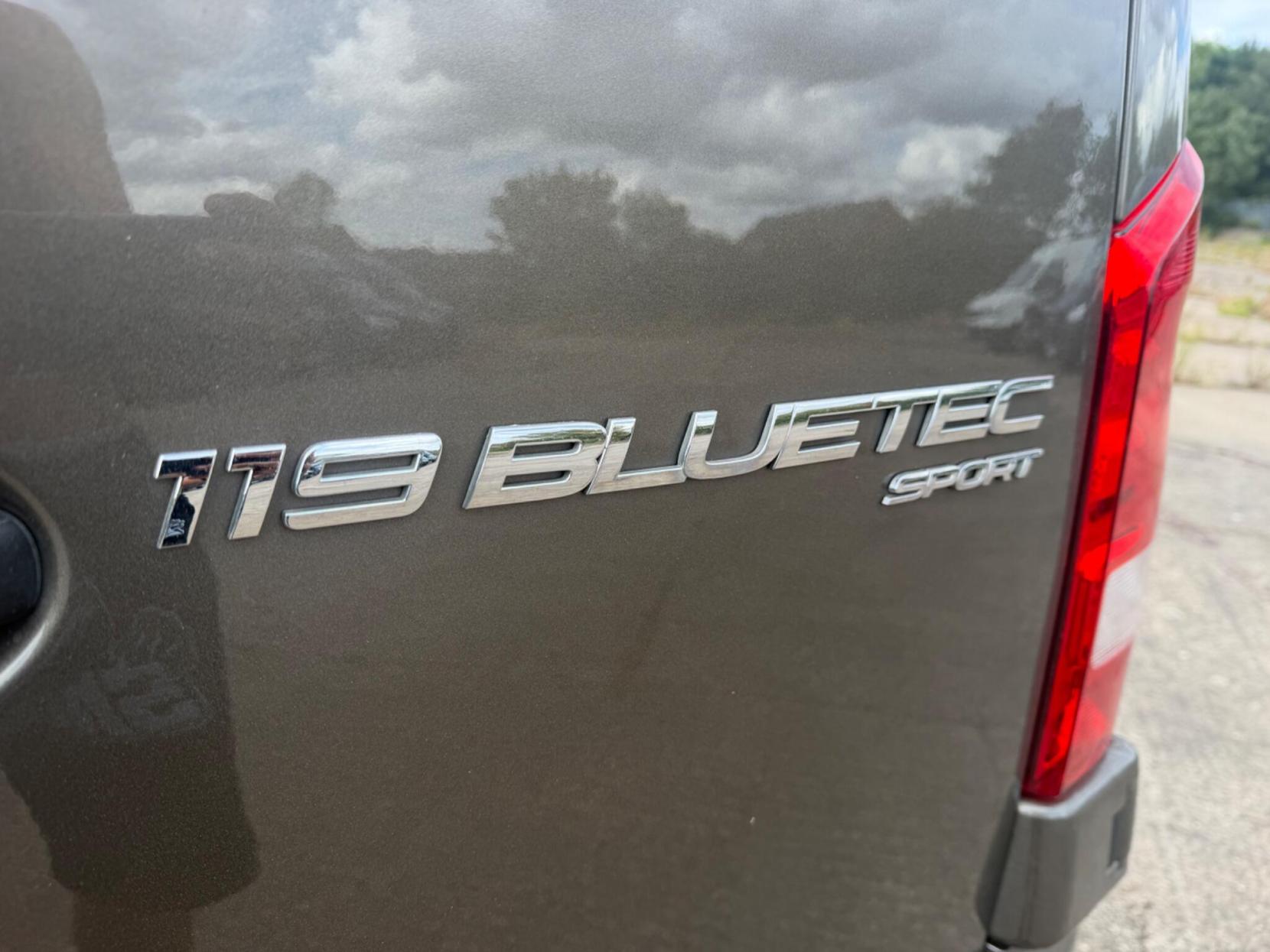 2016 Mercedes-Benz Vito 2.1 119 CDI BlueTEC Sport Crew Van G-Tronic+ RWD L2 Euro 6 (s/s) 5dr (LWB) - Thumbnail 19
