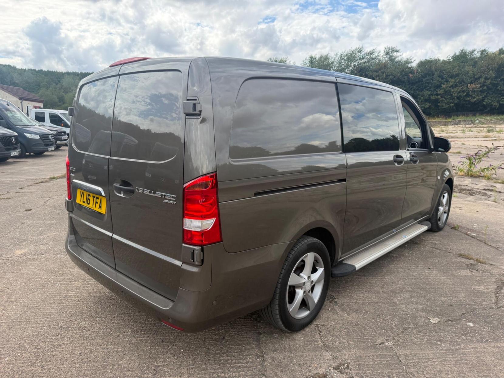 2016 Mercedes-Benz Vito 2.1 119 CDI BlueTEC Sport Crew Van G-Tronic+ RWD L2 Euro 6 (s/s) 5dr (LWB) - Thumbnail 7