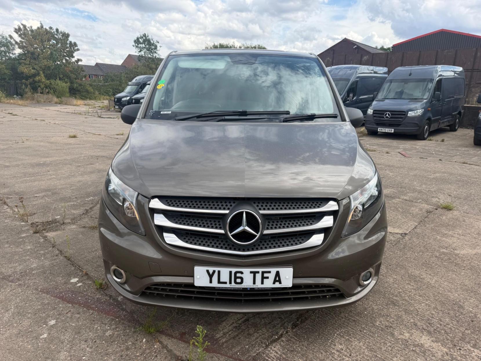 2016 Mercedes-Benz Vito 2.1 119 CDI BlueTEC Sport Crew Van G-Tronic+ RWD L2 Euro 6 (s/s) 5dr (LWB) - Thumbnail 2