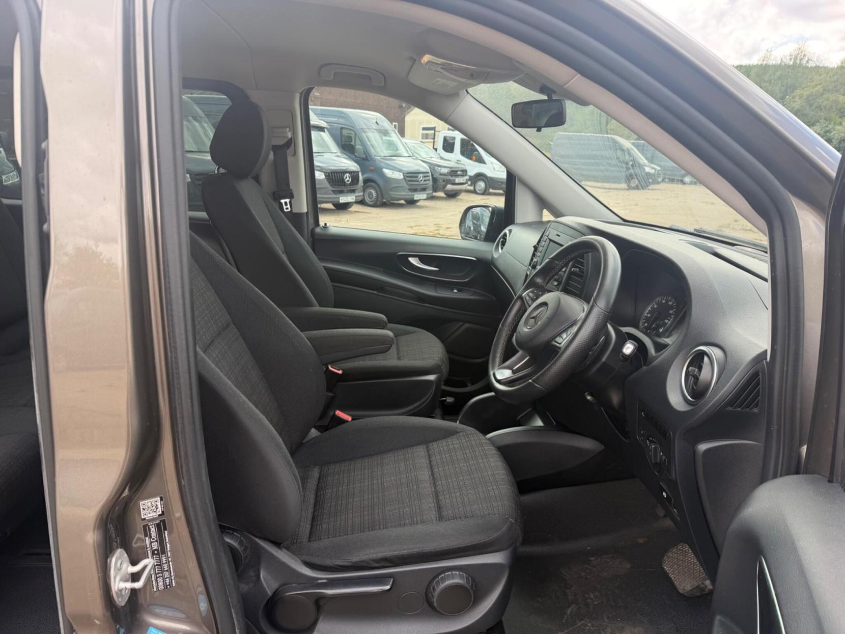 2016 Mercedes-Benz Vito 2.1 119 CDI BlueTEC Sport Crew Van G-Tronic+ RWD L2 Euro 6 (s/s) 5dr (LWB) - Thumbnail 9
