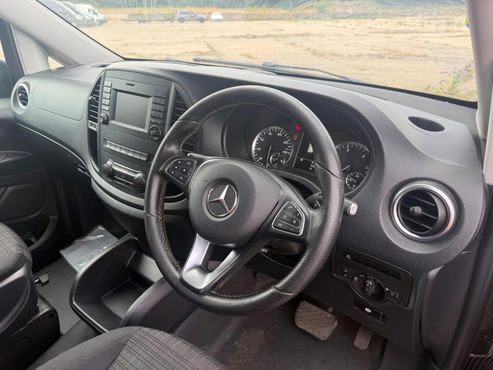 2016 Mercedes-Benz Vito 2.1 119 CDI BlueTEC Sport Crew Van G-Tronic+ RWD L2 Euro 6 (s/s) 5dr (LWB) - Thumbnail 11