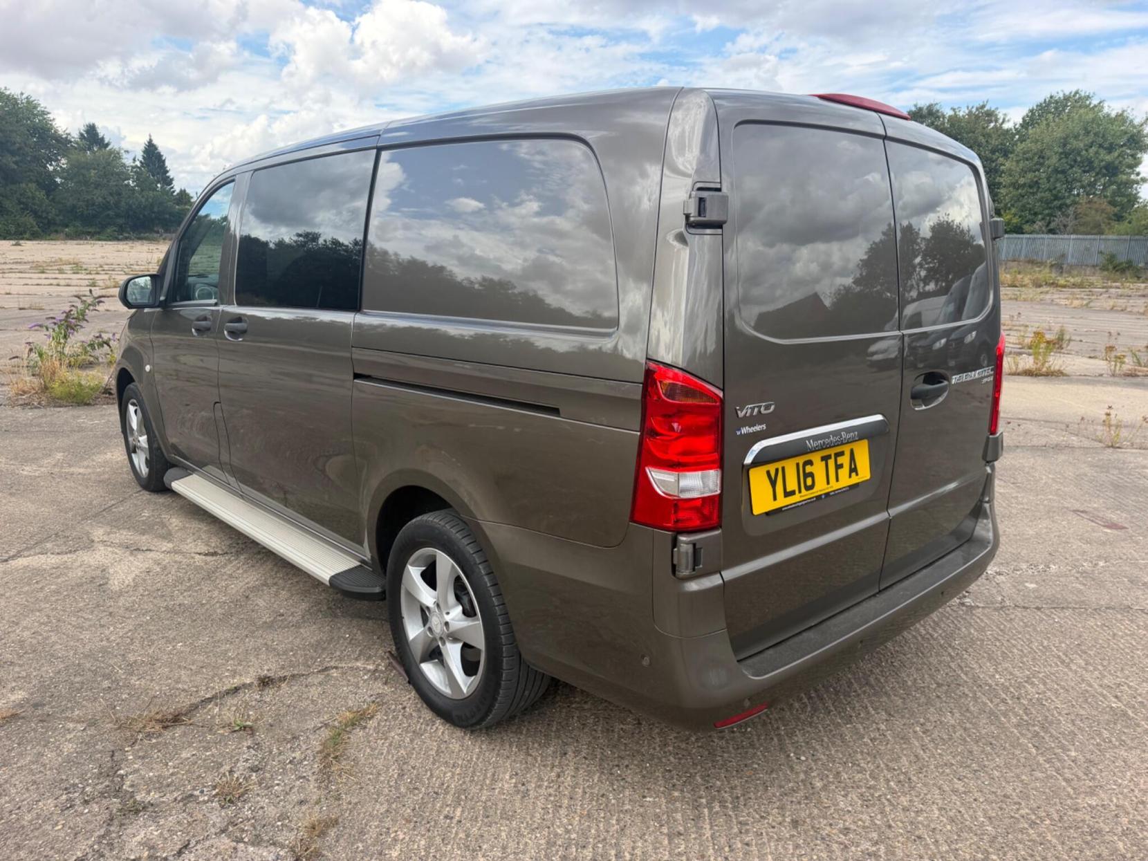 2016 Mercedes-Benz Vito 2.1 119 CDI BlueTEC Sport Crew Van G-Tronic+ RWD L2 Euro 6 (s/s) 5dr (LWB) - Thumbnail 5